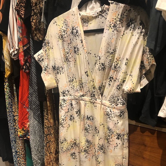 Beautiful Equipment dress - Picture 2 of 2